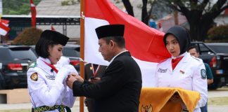 Siap Kibarkan Merah Putih di Natuna, Gubernur Ansar Kukuhkan 33 Anggota Paskibraka 2023 Tingkat Provinsi Kepri Gubernur Kepulauan Riau H. Ansar Ahmad mengukuhkan 33 Putra-Putri terbaik Anggota Paskibraka tahun 2023 Tingkat Provinsi Kepulauan Riau di Lapangan Pantai Piwang, Ranai, Natuna, Rabu (16/08) f,diskominfo Kepri