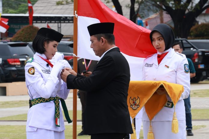 Gubernur Kepulauan Riau H. Ansar Ahmad mengukuhkan 33 Putra-Putri terbaik Anggota Paskibraka tahun 2023 Tingkat Provinsi Kepulauan Riau di Lapangan Pantai Piwang, Ranai, Natuna, Rabu (16/08) f,diskominfo Kepri