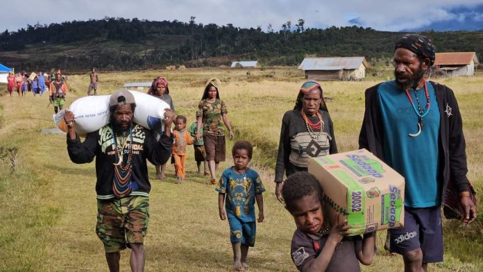Kepala Divisi (Kadiv) Humas Polri Irjen Sandi Nugroho, Kamis,(10/8) mengatakan Polri menyalurkan 264,7 ton beras hingga 1.500 paket sembako untuk diberikan kepada masyarakat Papua Tengah yang terdampak bencana kekeringan serta kelaparan f,Humas Polri