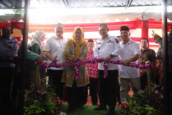 Gubernur Kepulauan Riau H. Ansar Ahmad meresmikan rumah layanan singgah Insan Kepri Sehat 