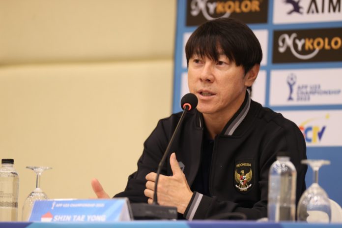 Pelatih tim U-23 Indonesia, Shin Tae-yong menyayangkan surat balasan dari AFC baru diterima PSSI pada 15 Agustus terkait larangan tampil Komang dan Titan di Piala AFF U-23 f,pssi