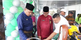 Pemko Batam Dukung Penggunaan Sepedamotor Listrik di Batam Sekretaris Daerah Kota Batam, Jefridin,mewakili Wali Kota Batam, Muhammad Rudi meresmikan Grand Opening Showroom Greentech Batam, yang ditandai dengan pemotongan pita, di Komplek Ruko City Point Blok.A No 7 Kelurahan Buliang, Batu Aji, pada Rabu (20/9P f,Pemko Batam