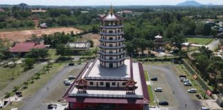 Pagoda Sata-Sahasra Buddha di Tanjungpinang, Pagoda Tertinggi di Indonesia yang Menjadi Wisata Religi Baru di Tanjungpinang Pagoda Sata-Sahasra Buddha di Kota Tanjungpinang, Provinsi Kepulauan Riau, pagoda tertinggi di Indonesia. Selain menjadi tempat ibadah, pagoda ini akan menjadi destinasi wisata religi baru di Tanjungpinang f,ist