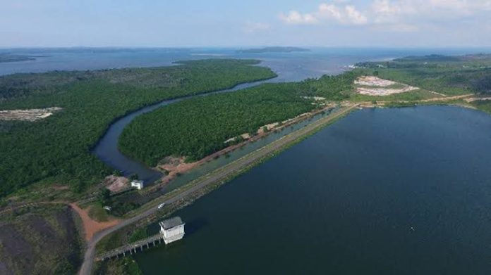 Kawasan industri hijau Rempang Eco-City digadang-gadang bisa mendatangkan investasi jumbo setelah Xinyi Group masuk. Kemajuan kawasan ini akan membuat pertumbuhan ekonomi Batam lebih berdenyut terutama bagi Pulau Rempang-Galang yang selama ini mati suri F,Pemko Batam