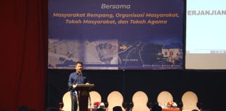 Kepala BP Batam Dialog Bersama Masyarakat Rempang “Hak Masyarakat Rempang Kami Perhatikan” Kepala Badan Pengusahaan (BP) Batam H Muhammad Rudi (HMR), kembali bertemu dengan masyarakat Rempang, di Harmoni One Hotel, Batamcenter, Kota Batam, Rabu (6/9) f, Pemko Batam