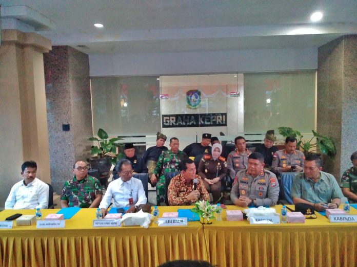 Gubernur Provinsi Kepri Ansar Ahmad, akhirnya muncul di depan publik, memberi tanggapan terkait polemik soal Rempang, Kecamatan Galang, Kota Batam, Provinsi Kepri, Selasa (12/9/2023) sore f,Pemko Batam