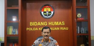 Polda Kepri Konfirmasi Berita Demonstrasi Massal Pemuda Melayu 23 September 2023 adalah Hoaks Kabidhumas Polda Kepri Kombes. Pol. Zahwani Pandra Arsyad, menegaskan beredarnya berita di media online yang menyebarkan informasi tentang ajakan demo besar-besaran oleh Pemuda Melayu pada tanggal 23 September 2023, adalah hoaks atau tidak benar f,Polda Kepri