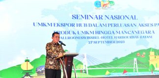 Ansar : Pentingnya Perluasan Akses Pasar UMKM ke Mancanegara Gubernur Kepulauan Riau Ansar Ahmad memberikan sambutan pada acara Seminar Nasional UMKM Ekspor Hub Dalam Perluasan Akses Pasar Produk UMKM Hingga Mancanegara di Hotel Swissbell Harbour Bay Kota Batam, Rabu (27/9), f, diskominfo Kepri
