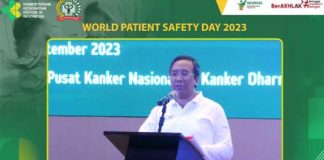 Keselamatan Pasien di RS Harus Jadi Tujuan Utama Pelayanan Direktur Jenderal Pelayanan Kesehatan Kementerian Kesehatan RI dr. Azhar Jaya, SKM, MARS saat memberikan sambutan pada World Patient Safety Day 2023 di RS Kanker Dharmais, Jakarta, Minggu (17/9) f,kemkes