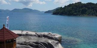 Batu Lepe, Kawasan Wisata Liburan Laut di Anambas Dengan Pemandangan Eksotis Kawasan wisata Batu Lepe lebih dikenal dengan wisata budaya dan wisata sejarah pengungsi anak perahu Vietnam. Menyajikan pemandangan laut maka tidak salah tempat ini menjadi salah satu alternatif wisata liburan laut f,skk migas