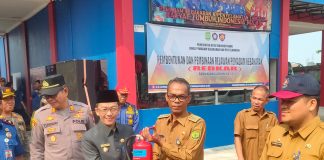 90 Relawan Pemadam Kebakaran dari 18 Kelurahan se Tanjungpinang Dilantik Penjabat (Pj) Wali Kota Tanjungpinang, Hasan, melantik Relawan Pemadam Kebakaran (Redkar) di halaman kantor Dinas Pemadam Kebakaran dan Penyelamatan (DPKP) Tanjungpinang, Selasa (26/9) f,Pemko Tanjungpinang