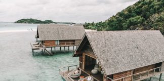 Pulau Bawah di Anambas, Tempat Wisata Elit Mampu Tarik Wisatawan Mancanegara Salah satu bentuk bungalow yang terdiri dari Water Villa serta Tent Villa yang terdapat di Pulau Bawah yang menjadi kawasan wisata yang sudah terkenal yang terdapat di Pulau Anambas F,diskominfo Kepri