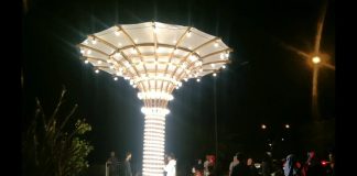 Nikmatnya Berwisata Malam di Anjungan Aura Putri Kemuning, Karimun Anjungan Aura Putri Kemuning yang terdapat di Coastal Area, Kabupaten Karimun menjadi kawasan wisata yang ramai dikunjungi terutama di malam hari f,Bi