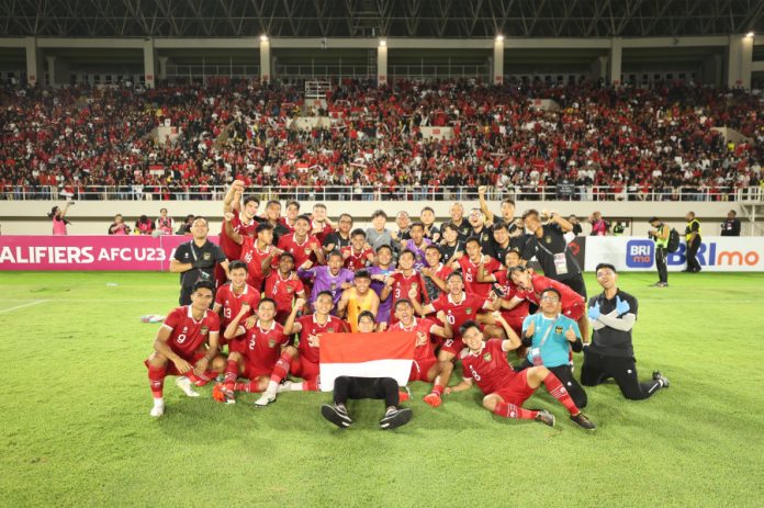 Tim U-23 merayakan kemenangan atas timnas Turkmenistan membuat Indonesia keluar sebagai juara Grup K sehingga otomatis lolos ke putaran final dalam laga Kualifikasi Piala Asia U-23 Grup K di Stadion Manahan, Surakarta, Jawa Tengah, Selasa (12/9) malam f,pssi
