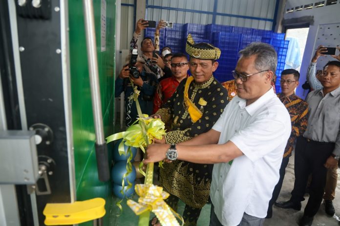 Gubernur Kepri, Ansar Ahmad meresmikan Cold Storage di Pelabuhan Roro Dompak, Kelurahan Dompak Kecamatan Bukit Bestari, dengan kapasitas 7,5 ton dan mampu menyimpan bahan pangan hingga 3 bulan, f,Diskominfo Kepri