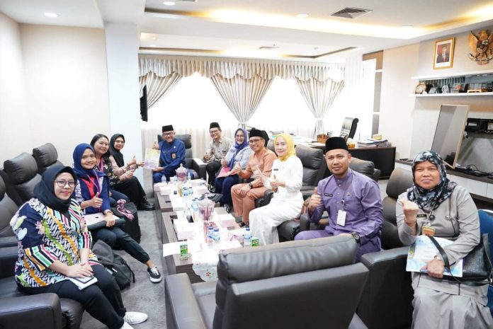 Wali Kota Batam, Muhammad Rudi diwakili Sekretaris Daerah Kota Batam, Jefridin, menerima kunjungan kerja Komisi Nasional Anti Kekerasan Terhadap Perempuan, Jumat (13/10) f,Pemko Batam