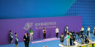 Raih Medali Emas, Rifky Pecahkan Rekor Asian Games dan Asian Para Games Dalam perlombaan yang diadakan di Hangzhou Olympic Sports Centre Aquatic Sports Arena, Senin (23/10), Rifky masuk finis terdepan dengan catatan waktu 1 menit 03,55 detik f,kemenpora