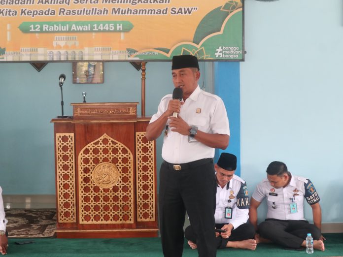 Kepala Lapas Narkotika Tanjungpinang, Edi Mulyono memberikan sepatah kata dalam acara peringatan Maulid Nabi Muhammad SAW 1445 Hijriah, Rabu (4/10) f,Lapas Narkotika Kelas IIA Tanjungpinang