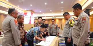 Berikut Empat Objek Vital Nasional di Kepri yang Harus Dijaga Kuat oleh Polda Kepri Polda Kepri melaksanakan Kegiatan Penandatanganan Nota Kesepahaman (MoU) dan Perjanjian Kerjasama (PKS) Kepolisian Daerah Kepulauan Riau dengan Objek Vital Nasional/Objek Tertentu Tahun 2023 di Hotel AP Premier Jodoh Batu Ampar, Kota Batam pada Rabu (18/10) f,Polda Kepri