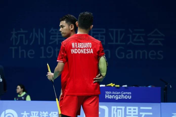 Fajar/Rian berhenti di babak perempatfinal Asian Games 2022 nomor perorangan usai dikalahkan pasangan Chinese Taipei Lee Yang/Wang Chi-Lin. Bertanding di Binjiang Gymnasium, Hangzhou, China, pada Kamis (5/10) pagi, Fajar/Rian takluk dua gim langsung 19-21, 18-21 f,pbsi