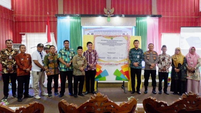 Sekretaris Camat Tanjungpinang Barat, Jagad Raffany dihadapan Forum RT/RW, Kamis (5/10) menyampaikan saat ini Kecamatan Tanjungpinang Barat telah menyediakan Sarana dan Prasarana untuk memudahkan pelayanan masyarakat terkhusus bagi kelompok Rentan f,Pemko Tanjungpinang