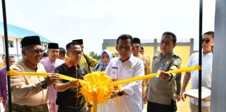 Gubernur Ansar Resmikan 14 Ruang Kelas Baru dan 1 Ruang Praktek Siswa Gubernur Kepri Ansar Ahmad meresmikan 14 Ruang Kelas Baru dan 1 Ruang Praktek Siswa DAK Tahun 2022, Jumat (6/10) f,diskominfo Kepri