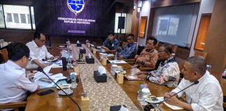 Pemprov Kepri Bangun Dua Ponton Apung di Anambas dan Bintan Perkuat Konektivitas Wilayah Gubernur Kepri saat bertemu dengan Menteri Perhubungan beberapa waktu lalu. Pemerintah Provinsi Kepulauan Riau membangun dermaga apung atau ponton HDPE di Pelabuhan Tarempa Kabupaten Anambas dan Pelabuhan Pantai Indah di Kijang Kabupaten Bintan f,diskominfo Kepri