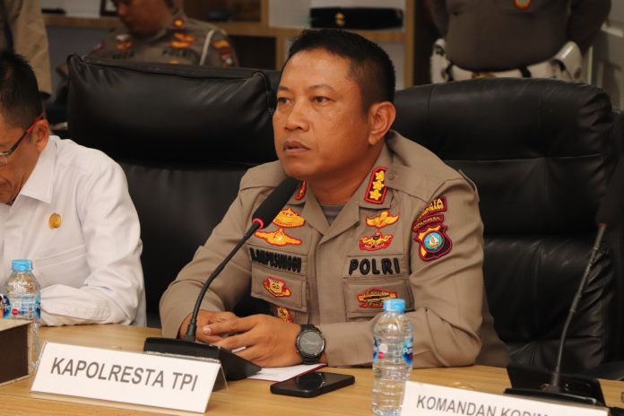 Kapolresta Tanjungpinang, Kombes Pol H. Ompusunggu saat memimpin rapat koordinasi lintas sektoral dalam rangka persiapan penyelenggaraan Pemilu Serentak 2023/2024 di wilayah Kota Tanjungpinang Rabu (11/10) f,Polresta Tanjungpinang