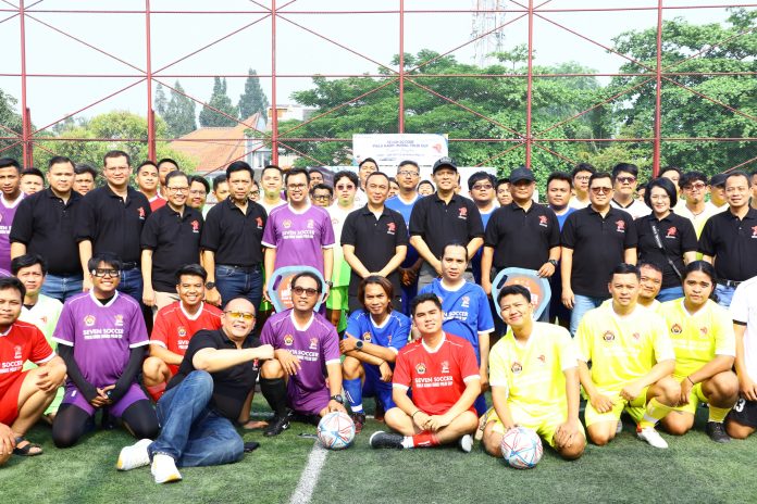 Divisi humas Polri dan Jurnalis menggelar olahraga bersama dalam acara Seven Soccer, Sabtu (14/10) f,Humas Polri