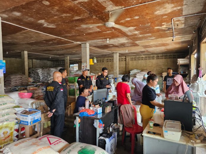 BPSK Kota Tanjungpinang melakukan sosialisasi ke salah satu Toko Beras, di Kota Tanjungpinang, Minggu (15/10) siang f,BPSK