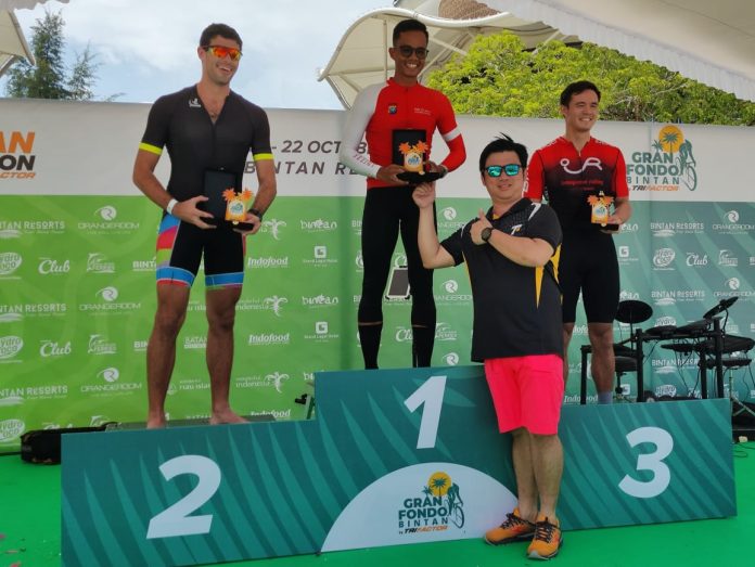 Briptu Almy Anggara berhasil meraih juara 1 event olah raga Internasional Bintan Triatlhon kategori Grand Fondo 124 Kilometer, Minggu (22/10) f, Polres Bintan
