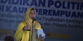 Ketua Komisi IV DRDP Kepri Dewi Ansar Jelaskan Pentingnya Pendidikan Politik Bagi Perempuan Ketua Komisi IV DPRD Kepri, Dewi Kumalasari Ansar menjadi narasumber kegiatan Pendidikan Politik bagi Kaum Perempuan di Madu Tiga Beach Resort, Bintan, Sabtu (7/10) f,diskominfo Kepri