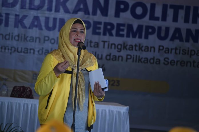 Ketua Komisi IV DPRD Kepri, Dewi Kumalasari Ansar menjadi narasumber kegiatan Pendidikan Politik bagi Kaum Perempuan di Madu Tiga Beach Resort, Bintan, Sabtu (7/10) f,diskominfo Kepri