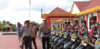 Polres Bintan Pastikan Setiap Jalur yang Dilalui Atlet Bintan Triathlon Dapat Penjagaan Personel Wakpolres Bintan, M Tahang saat memeriksa kesiapan para personel dalam rangka pengawasan Bintan Triatrlon yang akan diselenggarakan 21-22 Oktober 2023 f,Polres Bintan