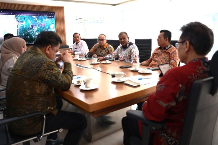 Gubernur Kepulauan Riau H. Ansar Ahmad mengajak Bupati Karimun Aunur Rofik menemui Menteri Kesehatan (Menkes) RI Budi Gunadi Sadikin di Jakarta, Senin (9/10) f,diskominfo Kepri
