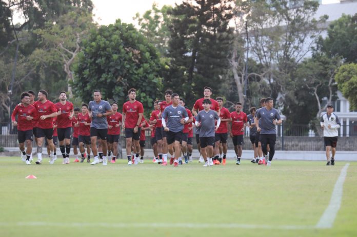 Timnas Indonesia menjalani latihan perdana jelang melawan Brunei Darussalam pada leg pertama ronde pertama kualifikasi Piala Dunia 2026 zona Asia, Kamis (12/10) di Stadion Utama Gelora Bung Karno, Jakarta f,pssi