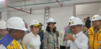 Progres Pembangunan Pasar Baru Tanjungpinang Capai 86%, Pemerintah Ingatkan Pentingnya Pemeliharaan dan Pengelolaan yang Baik Penjabat (Pj) Wali Kota Tanjungpinang, Hasan, bersama dengan Direktur Jenderal (Dirjen) Cipta Karya, Kementerian Pekerjaan Umum dan Perumahan Rakyat (KemenPUPR) Dina Kusumastuti, serta Anggota Dewan Perwakilan Rakyat (DPR) Cen Sui Lan, melakukan peninjauan terhadap progres pembangunan Pasar Baru Tanjungpinang, Rabu (8/11) f,Pemko Tanjungpinang