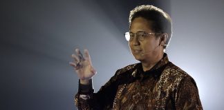 Menkes Budi : Masyarakat Sehat Jadi Modal Indonesia Menyongsong Bonus Demografi 2030 Menteri Kesehatan Budi G. Sadikin mengatakan Indonesia harus bisa memanfaatkan bonus demografi 2030 dengan menyiapkan SDM yang unggul, sehat, dan cerdas. Hal itu disampaikam Menkes Budi pada Diskusi The 2024 Asia Pacific Human Development Report di Jakarta, Senin (20/11) f,kemkes