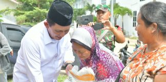 1700 Keluarga di Tanjung Uma, Batam Dapat Bantuan Pangan Cadangan Beras Pemerintah Gubernur Kepri Ansar Ahmad menyerahkan Bantuan Pangan Cadangan Beras Pemerintah (CPP) Tahap II Bulan November Tahun 2023 di Kelurahan Tanjung Uma Kecamatan Lubuk Baja Kota Batam, Jumat (10/11) f,Diskominfo Kepri