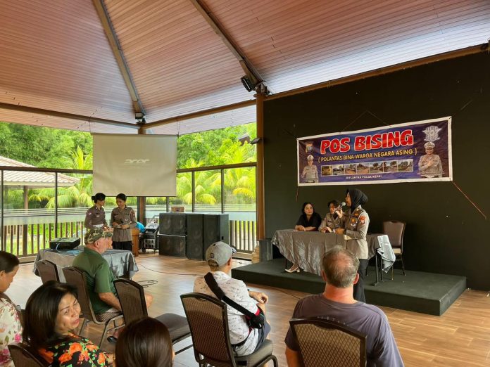 Ditlantas Polda Kepri menggelar kegiatan sosialisasi penyuluhan kepada Warga Negara Asing yang bertempat tinggal di Villa Panbil kota Batam, Sabtu (25/11) f,Polda Batam