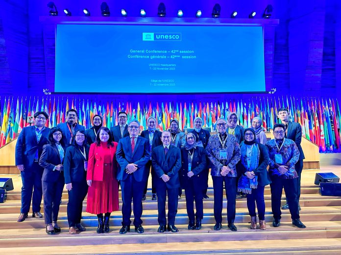 Indonesia berhasil meraih posisi sebagai salah satu anggota Dewan Eksekutif untuk periode 2023-2027 melalui sebuah proses pemilihan yang berlangsung di Konferensi Umum UNESCO ke-42 di Markas Besar UNESCO di Paris, Prancis (15/11/2023) f,ist