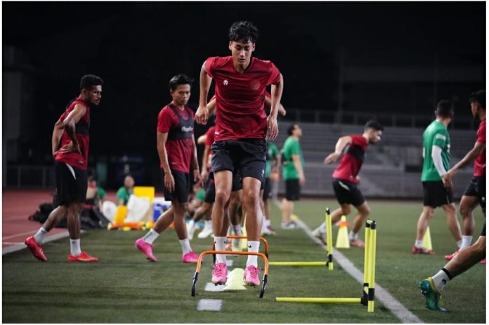 Menjelang laga melawan Filipina, tim Senior Indonesia terus melakukan persiapan matang, termasuk latihan resmi di Stadion Rizal Memorial, Senin (20/11). f,pssi