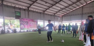 Turnamen Futsal Wali Kota Cup 2023: Silaturahmi dan Prestasi di Lapangan Futsal Asisten I Bidang Pemerintahan dan Kesejahteraan Rakyat Setdako Tanjungpinang, Muhammad Yatim, membuka turnamen Futsal Wali Kota Cup 2023 di Lapangan Futsal Junior Tanjungpinang, Sabtu (11/11) f,Pemko Tanjungpinang