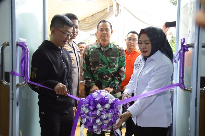 Ketua DPRD Tanjungpinang Yuniarni Pustoko Weni bersama Penjabat Wali Kota Tanjungpinang Hasan meresmikan Gedung Tanjak di Tanjungpinang, Pemko Tanjungpinang