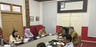 Hasil Rapat Bagian Pemerintahan : Berikut Jumlah Titik Pemasangan APK di Tanjungpinang Pemerintah Kota Tanjungpinang melalui Bagian Pemerintahan menggelar rapat lanjutan menyusun persiapan pemasangan APK di berbagai lokasi strategis di ruang rapat Lt.2 kantor Wali Kota, Selasa (14/11) f,Pemko Tanjungpinang