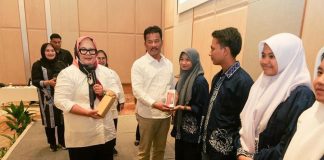 HMR Ajak Anak Muda Punya Perencanaan agar Siap Hadapi Tantangan Masa Depan Wali Kota Batam H Muhammad Rudi (HMR), menghadiri pembukaan Orientasi dan Pelatihan Teknis Pengelola Ketahanan dan Kesejahteraan/ToT/Pusat Informasi dan Konseling Remaja (PIK-R) di Hotel Harris, Batamcenter, Senin (27/11) f, Pemko Batam