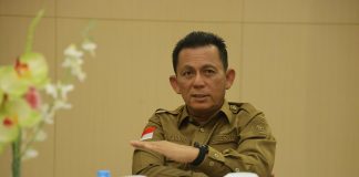 Gubernur Kepri Ansar Ahmad Menetapkan UMP Kepri 2024 Sebesar Rp3.402.492 Gubernur Kepulauan Riau (Kepri), Ansar Ahmad, telah mengumumkan keputusan resmi terkait Upah Minimum Provinsi (UMP) Kepri untuk tahun 2024. UMP Kepri 2024 telah ditetapkan sebesar Rp3.402.492 F,diskominfo Kepri