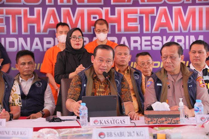 Kasatgas Penanggulangan Penyalahgunaan dan Peredaran Gelap Narkoba Irjen Asep Edi Suheri mengungkapkan, Satgas Penanggulangan Penyalahgunaan dan Peredaran Gelap Narkoba merilis telah menangkap 3.410 tersangka kasus dugaan penyalahgunaan narkotika sejak 18 Oktober hingga 14 November 2023 f,Humas Polri