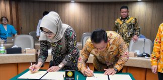 Pemprov Kepulauan Riau dan RSUP Dr. Sardjito Yogyakarta Buat Kesepakatan Baru Penguatan Pelayanan Kesehatan Penandatanganan Kesepakatan Bersama dilakukan oleh Gubernur Kepulauan Riau, Ansar Ahmad, atas nama Pemerintah Provinsi Kepri, dan Eniarti, Direktur Utama RSUP Dr. Sardjito, di Gedung Administrasi Utama RSUP Dr. Sardjito, Yogyakarta, pada Rabu (15/11) f,Diskominfo Kepri