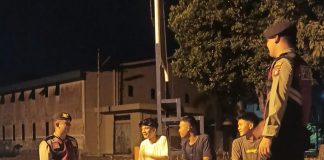 Amankan Pelaksanaan Pemilu 2024, Polres Bintan dan Polsek Jajaran Tingkatkan Patroli Keamanan Hingga Malam Hari Polres Bintan dan jajaran Polsek dibawah naungan Polres saat melaksanakan patroli rutin, Selasa (31/10)malam hari untuk menjamin kamtibmas agar tetap kondusif f,Polres Bintan